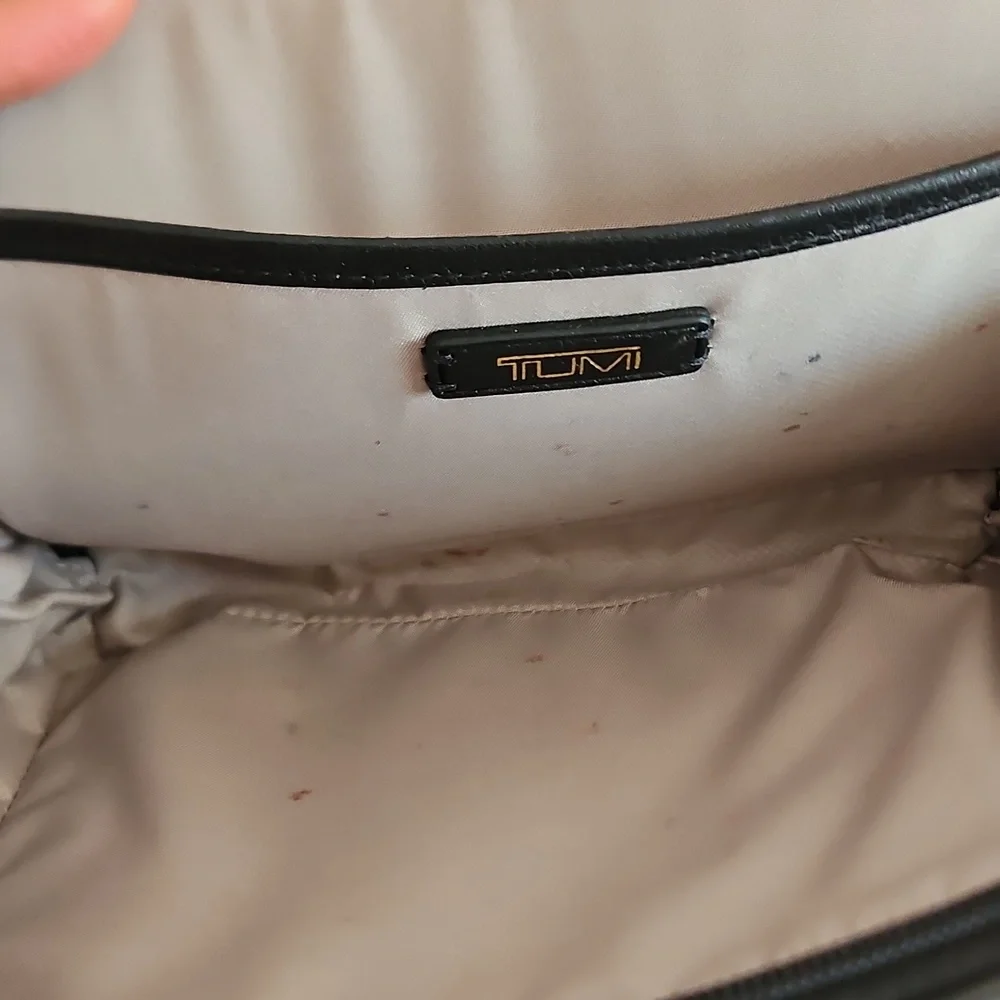 TUMI Black Leather Crossbody Bag Detachable Strap - Picture 12 of 17